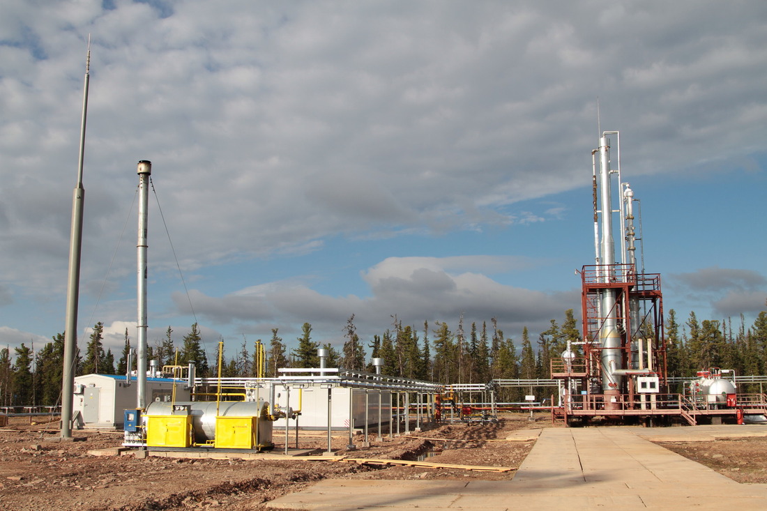 На Газовом промысле Ковыктинского месторождения. ОПМУ — слева на снимке.