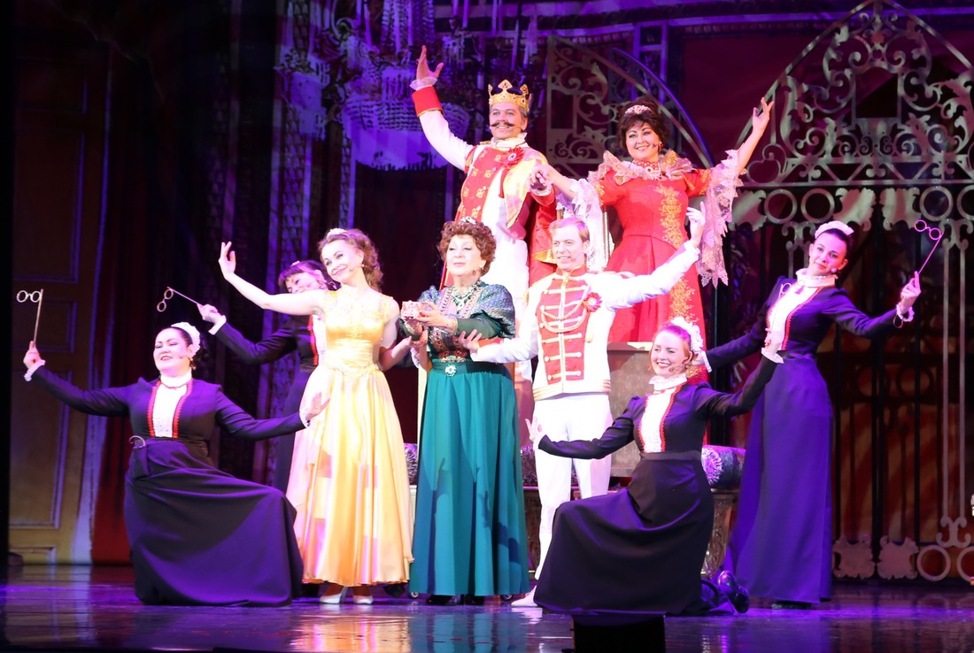 Финальная сцена спектакля "Принцесса на горошине", показанного во время Газпромовской Елки в Иркутском музыкальном театре