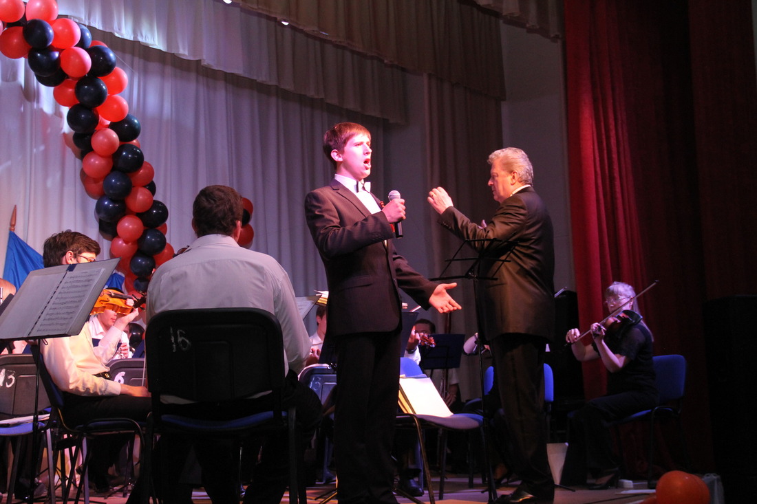 Концерт Губернаторского симфонического оркестра Иркутской областной филармонии в поселке Жигалово. 12 мая 2013 г.