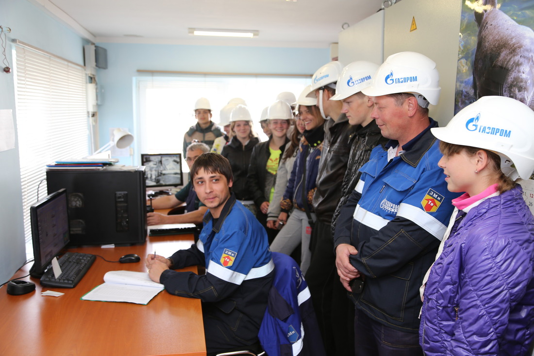Во время экскурсии школьников Жигаловского района на газовый промысел Ковыктинского ГКМ. Июнь 2015 г.