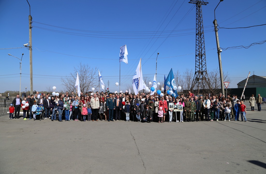 Общий снимок работников компаний НП "Газпром на Байкале" — участников торжественного шествия 9 мая.
