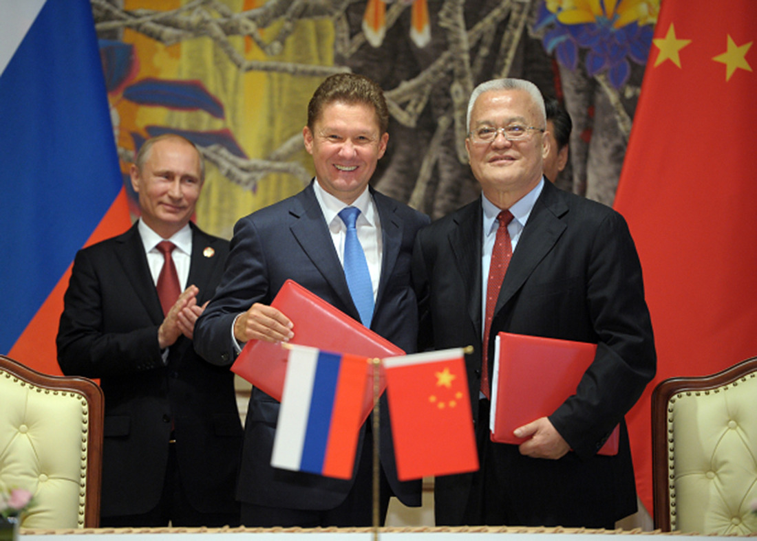 Председатель Правления ОАО «Газпром» Алексей Миллер и Президент Китайской Национальной Нефтегазовой Корпорации (КННК) Чжоу Цзипин