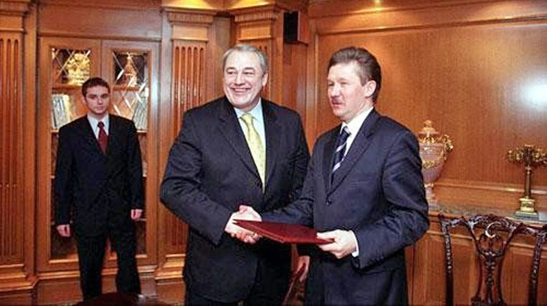 Председатель Правления Алексей Миллер и губернатор Иркутской области Борис Говорин подписали Соглашение о сотрудничестве между ОАО «Газпром» и администрацией Иркутской области. 10 февраля 2004 г.