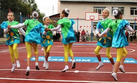Во время открытия спортивной площадки на территории иркутской школы № 16 1 сентября 2013 г.
