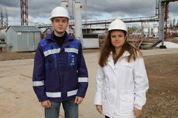 Представители ООО «Газпром ВНИИГАЗ» и ДОАО ЦКБН ОАО «Газпром» на площадке УПГ-102 Ковыктинского месторождения.