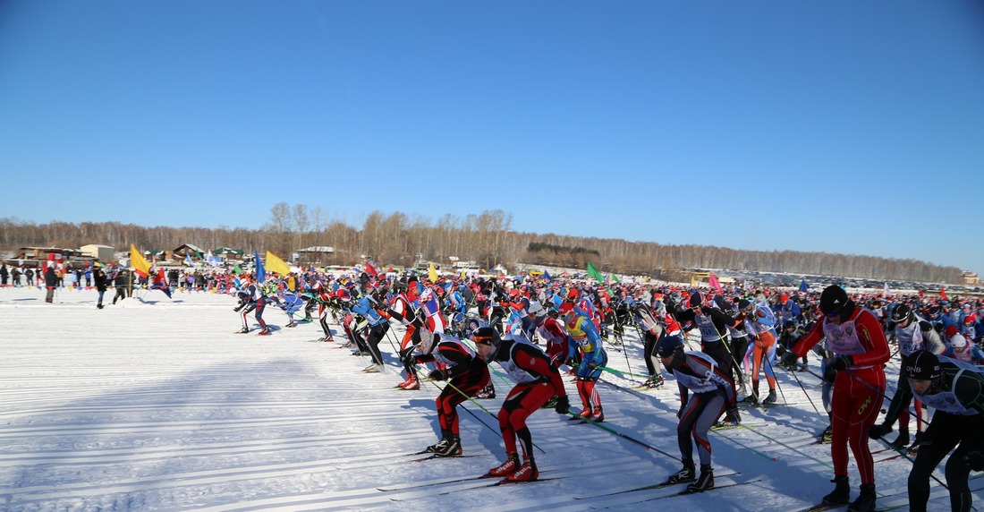 Старт массовой гонки "Лыжня России — 2017" в Иркутском районе